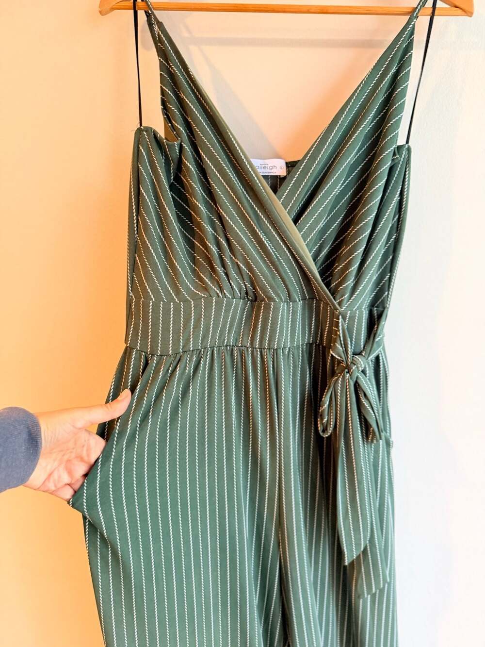 Kaileigh Women's Green Striped Sleeveless Jumpsuit Size L - Picture 2 of 8